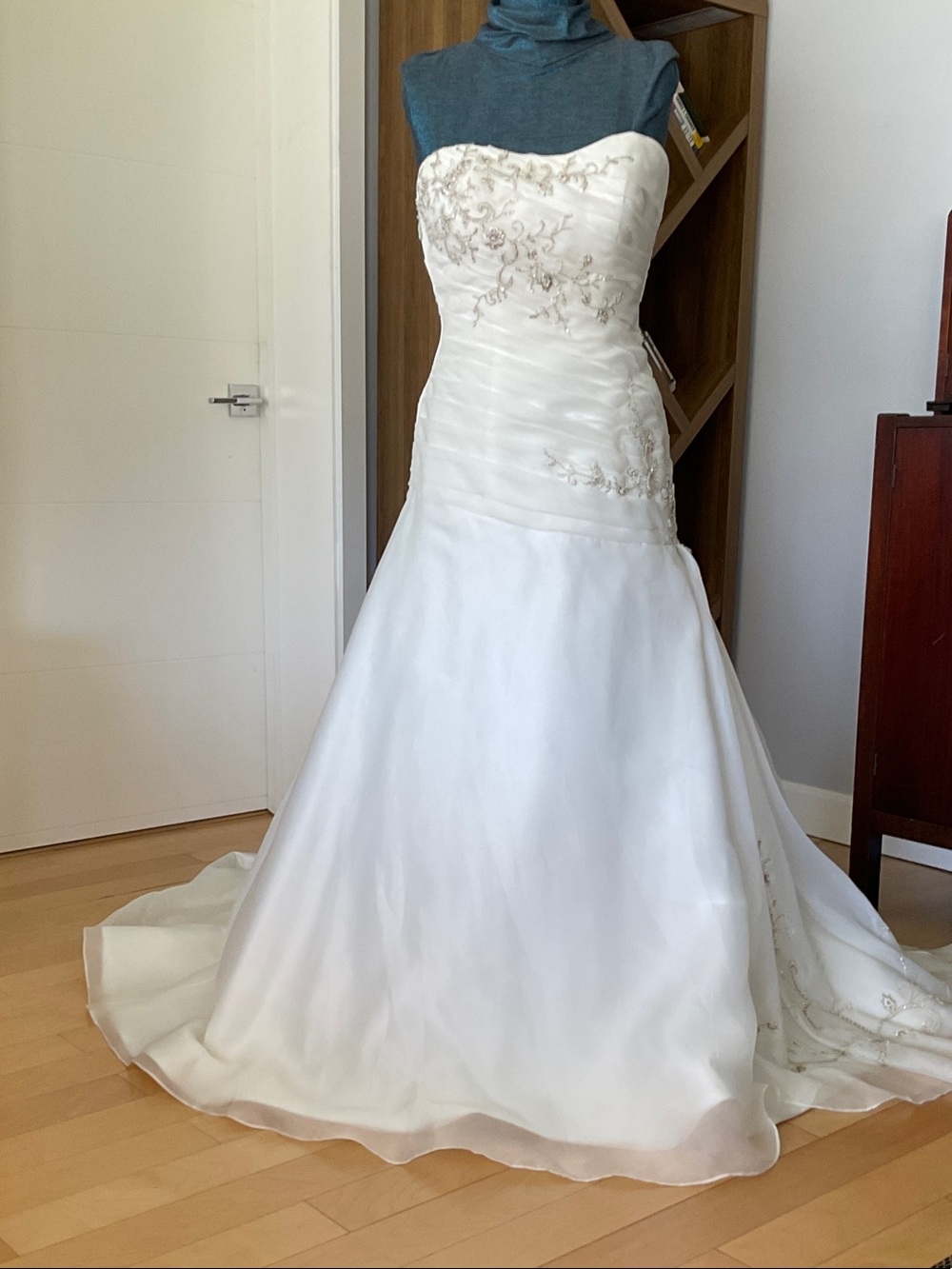 Elegant White Strapless A-Line Wedding Dress